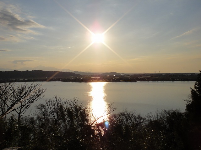 出雲の空へと夕日は帰る