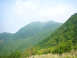 大平山から雄三瓶を望む